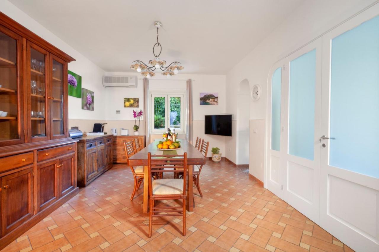 Casa Sorrento, Immerso Nel Verde A Pochi Passi Dal Centro Zewnętrze zdjęcie