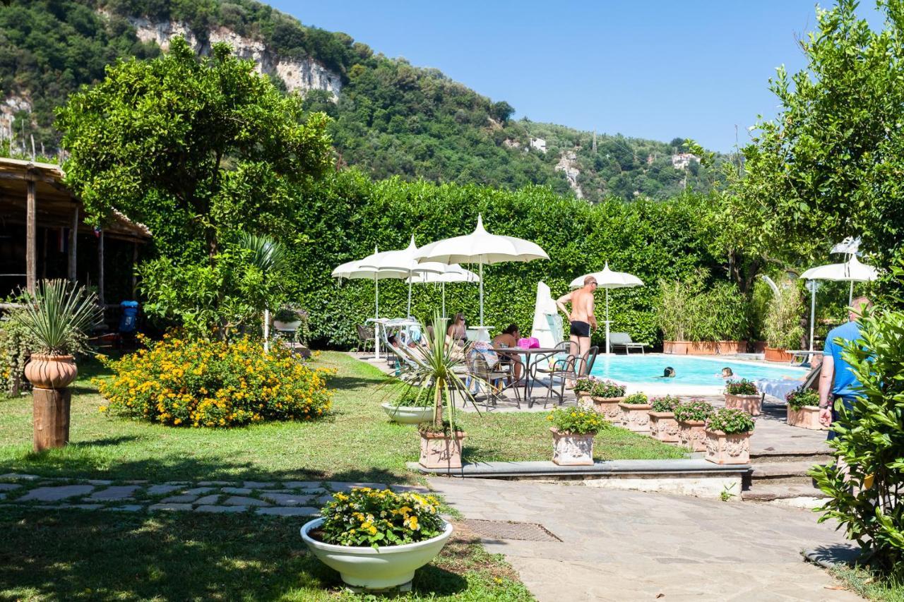 Casa Sorrento, Immerso Nel Verde A Pochi Passi Dal Centro Zewnętrze zdjęcie